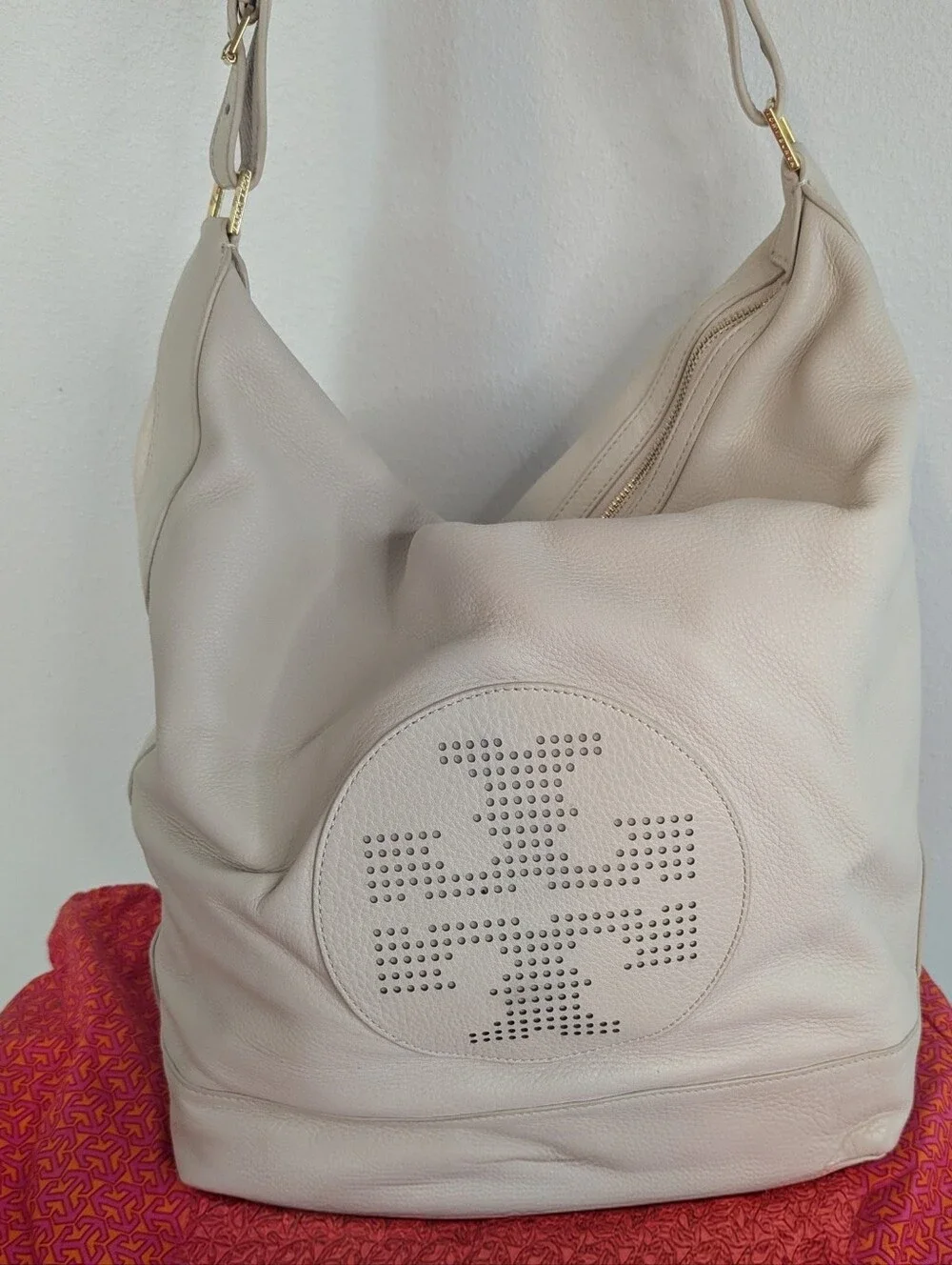 Tory Burch Kipp Hobo Bag Ivory Dust Pebbled Leather Gold Hardware